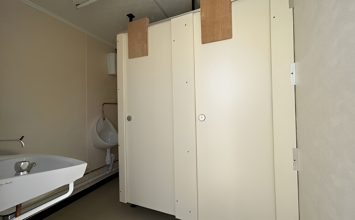 12Ft x 9Ft 2+1 Jackleg Toilet Cabin - Image 3